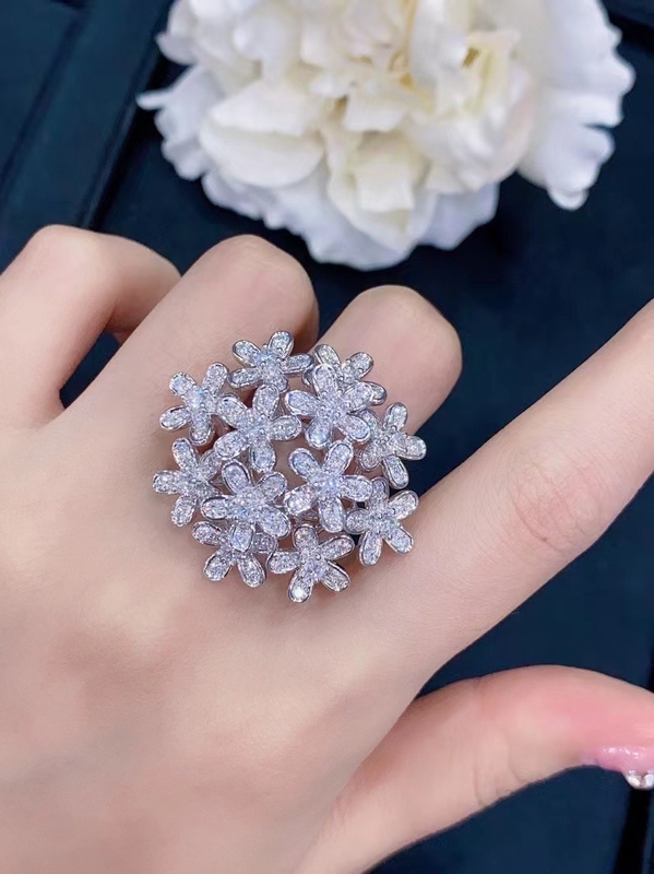 Round White 18K Gold Diamond Ring 16g Total Carat Weight Real Jewelry