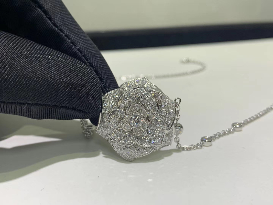 Piaget 18k White Gold With 118 Diamonds 2.86ct Rose Pendant Necklace